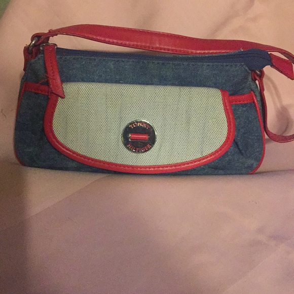 Tommy Hilfiger Handbags - Tommy Hilfiger small bag.